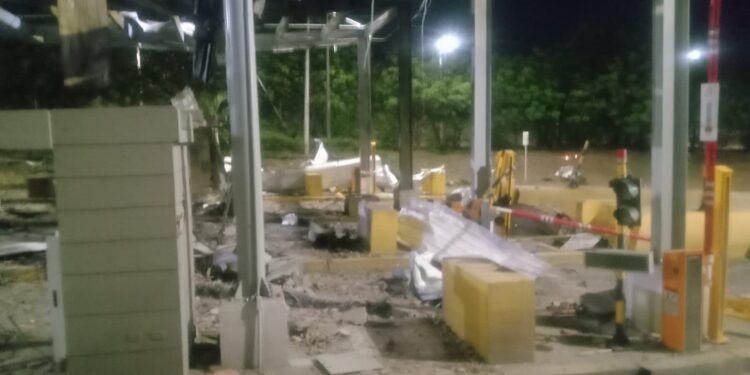 Al menos cinco ataques de peaje con mechón herido a la izquierda