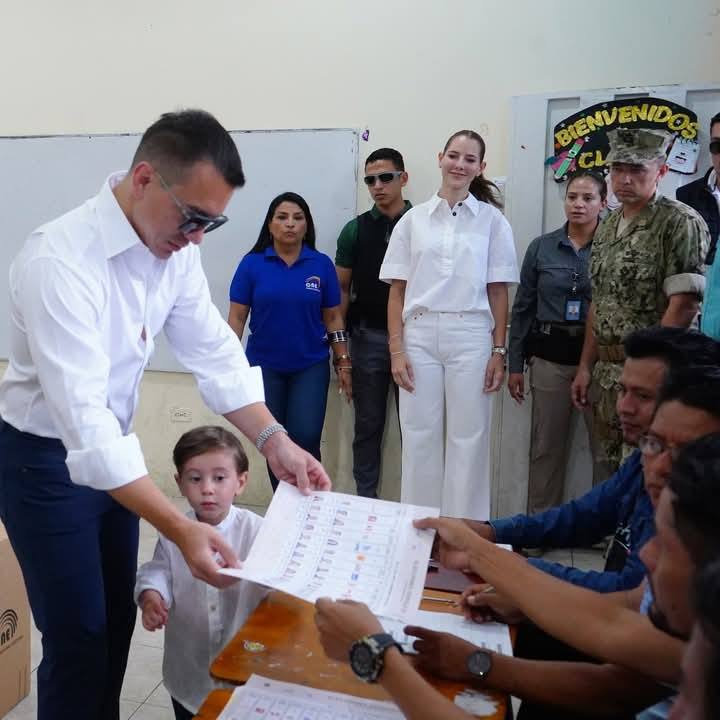 Catorce de los 16 candidatos presidenciales ya ejercieron su derecho al voto en Ecuador