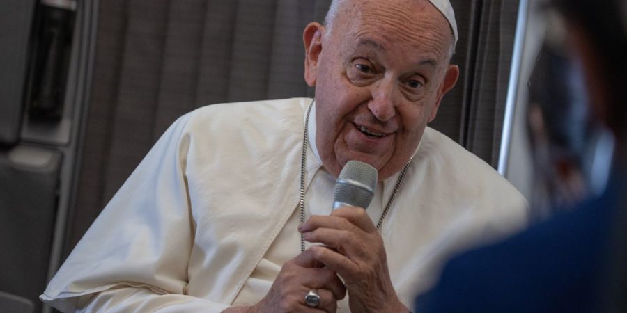 El Papa descansa bien toda la noche después de su mejora ligera