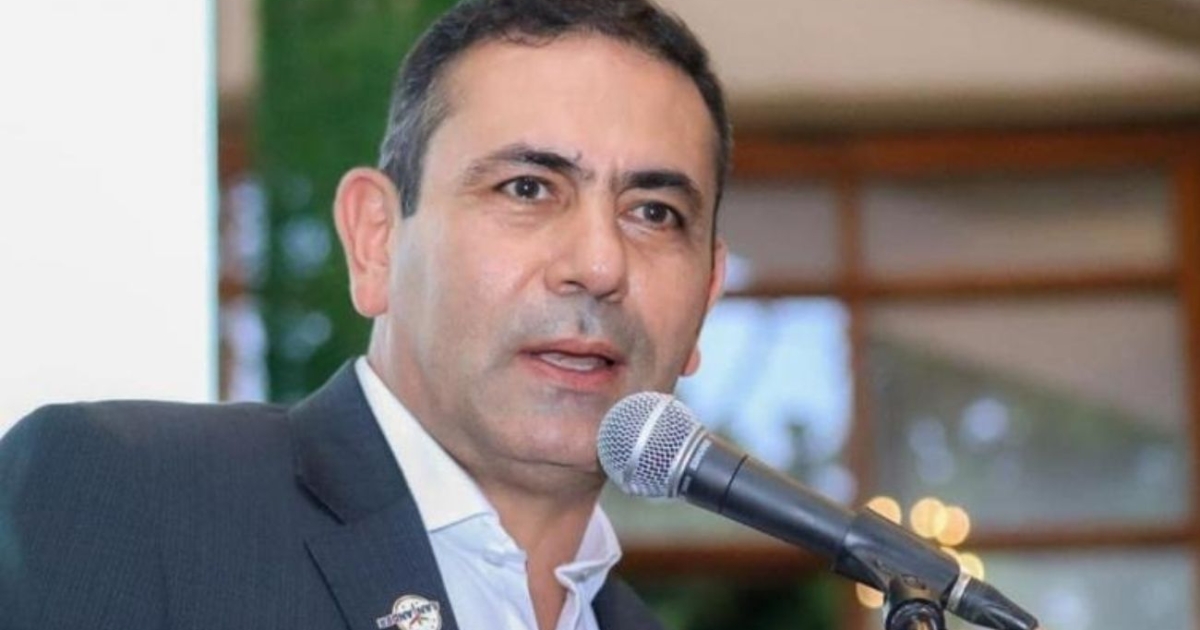 Gobernador de Santander pasó susto tras fallas en su carro