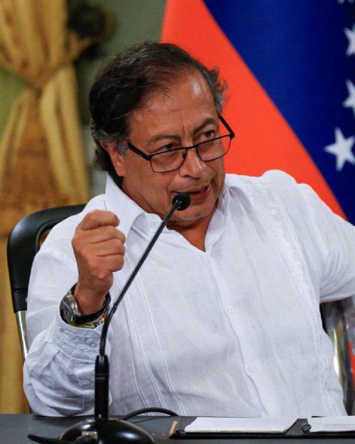 Petro pide la renuncia a todos sus ministros y altos funcionarios del Gobierno