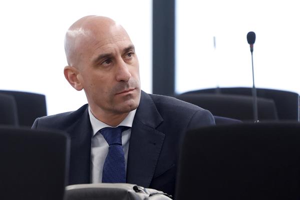 Rubiales, condenado por un ataque sexual por un beso jenni hermoso y liberado coercitivo