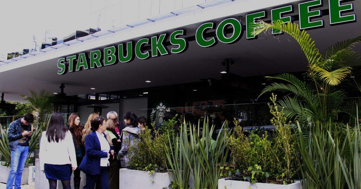 Starbucks lanzará más de 1,000 empleados y cambiará el menú