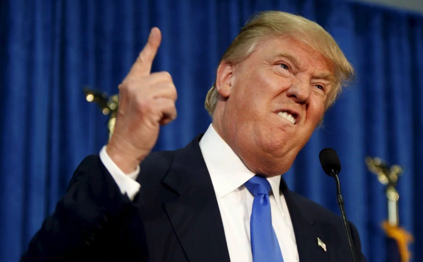 Trump revoca acceso a información clasificada al expresidente Joe Biden