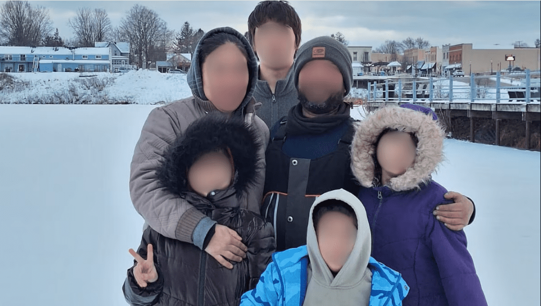 American Girl With Brain Cancer es deportada con su familia insondable en México