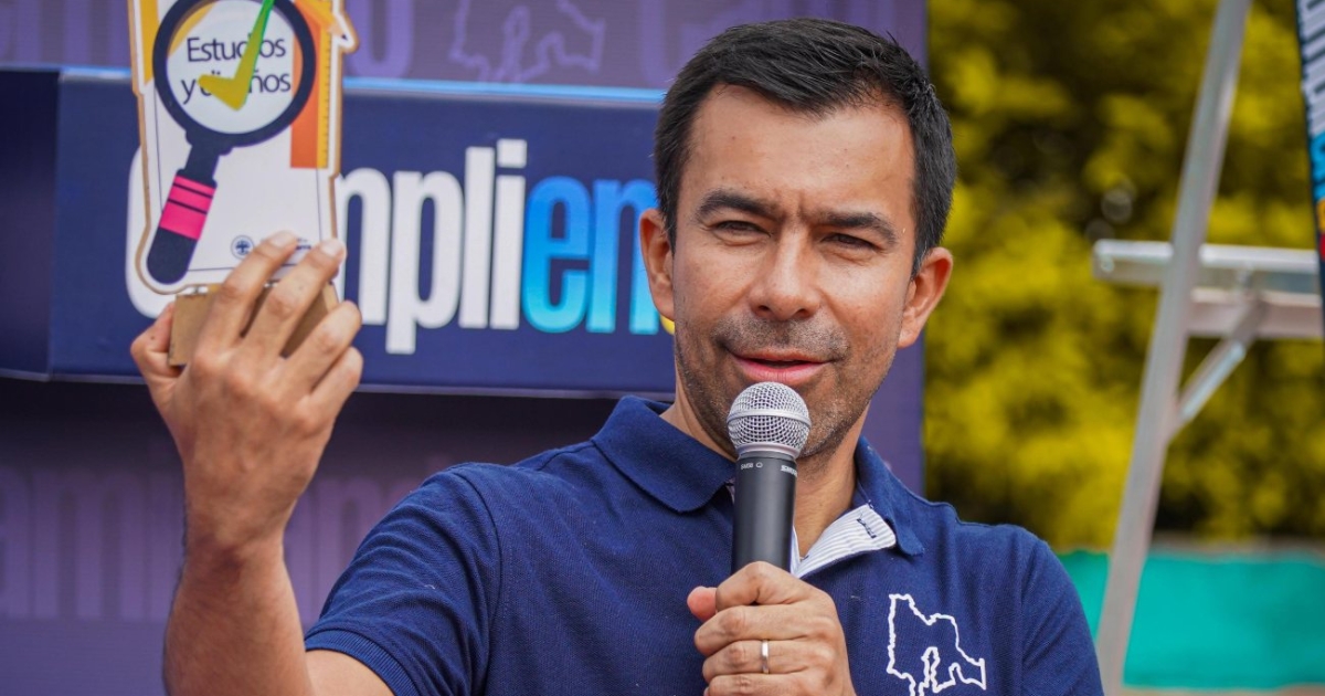 Jorge Rey le pide a Peter que comente sobre la resolución de Saban