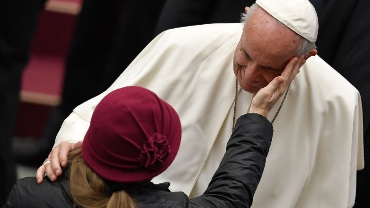 Pope sigue siendo estable, el tratamiento y la fisioterapia continuaron el sábado