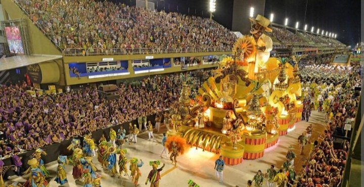 ¡El carnaval brasileño es un ritmo puro!