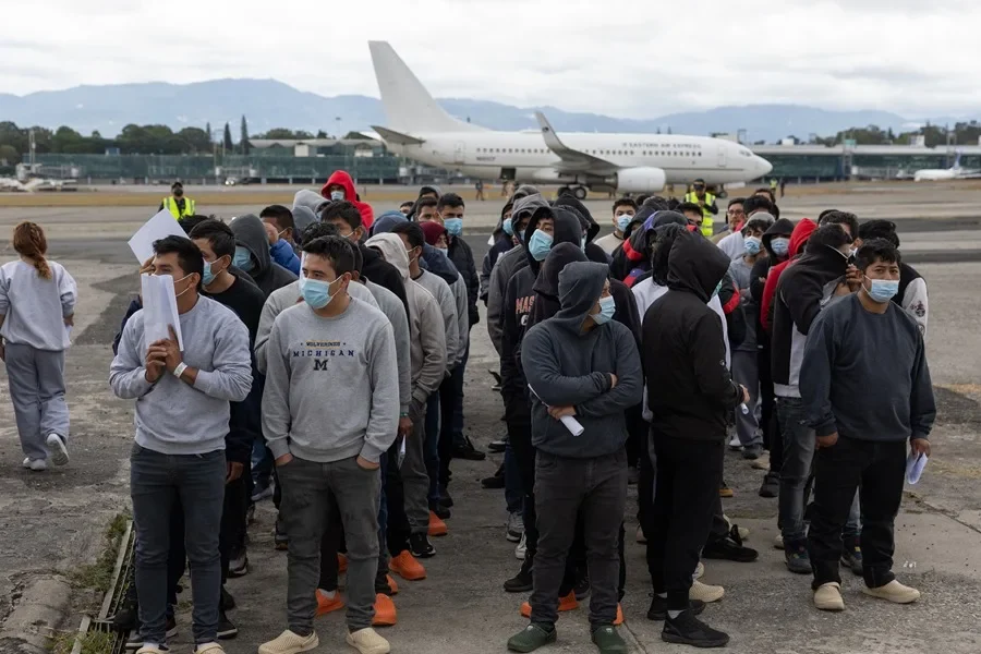 América Central da la bienvenida a sus retornados y tiene un controvertido puente de migración hacia los Estados Unidos.