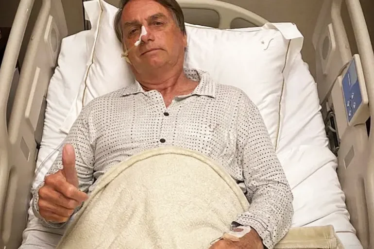 Bolsonaro se desarrolla "muy bien", pero aún no tiene un alto pronóstico, según los médicos