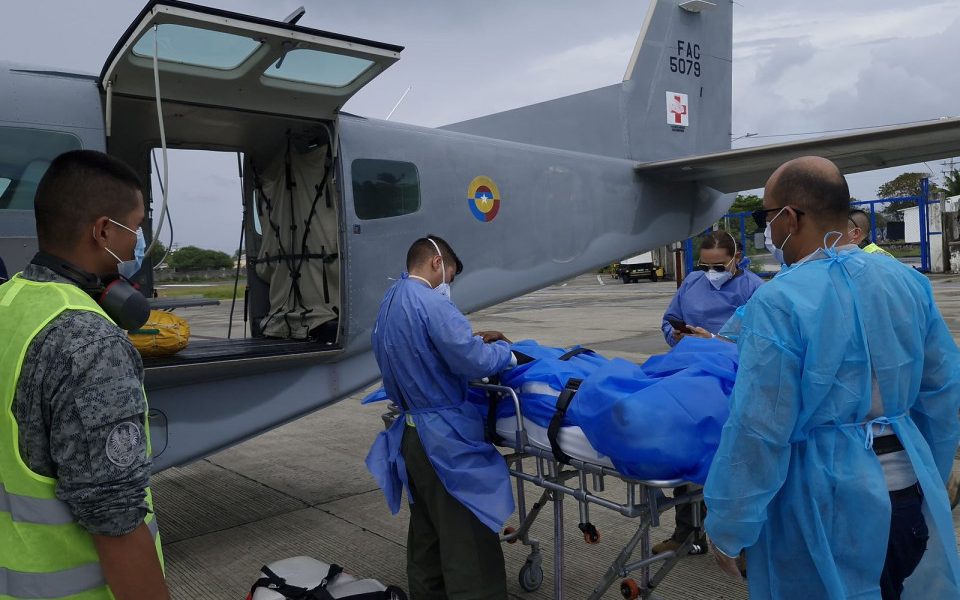 Las fuerzas aéreas trasladaron a un paciente con una fractura de Providencia - tra