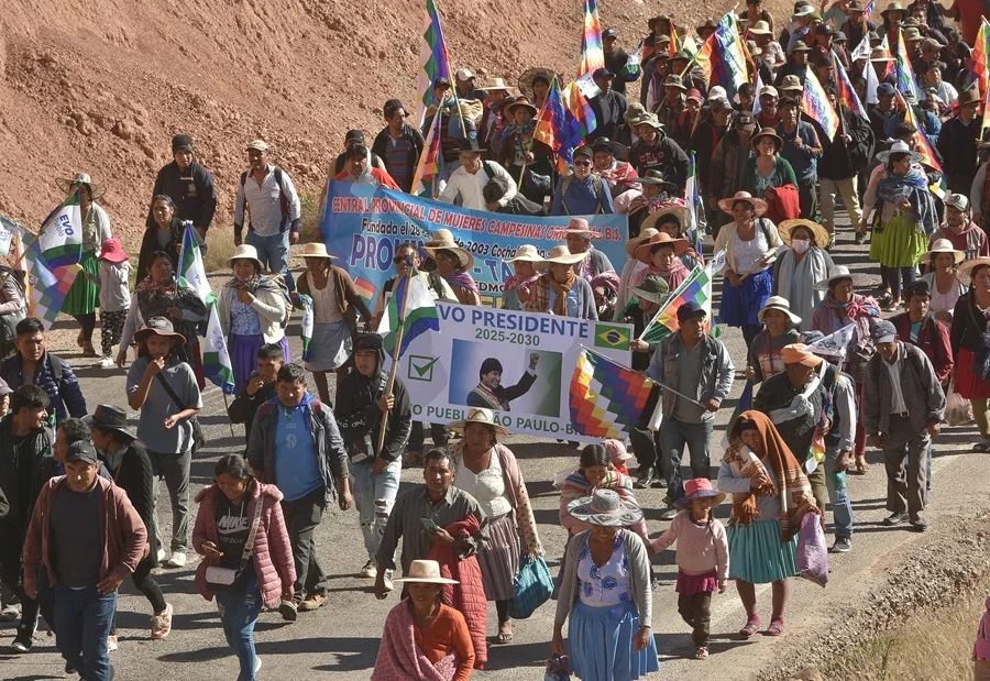Aquí hay seguidores de Morales anuncian nuevas protestas para exigir que permitan su candidatura.