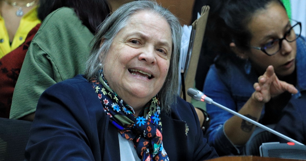 Clara López Senator defiende la movilización de petro