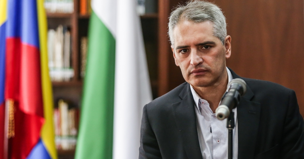"Deja de lanzar historias" para obras