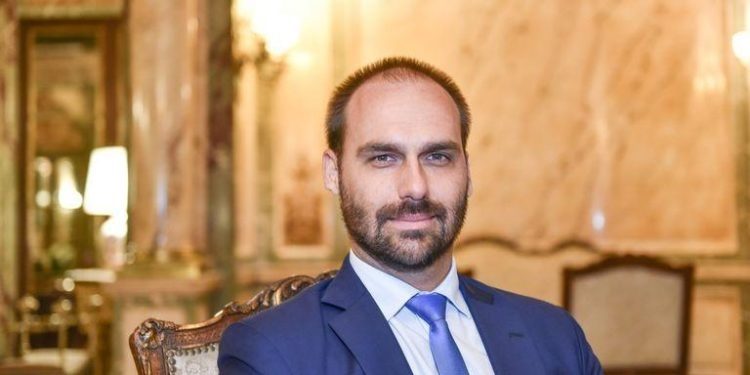 El Supremo explorará al hijo de Bolsonar por su campaña contra Brasil en los Estados Unidos.
