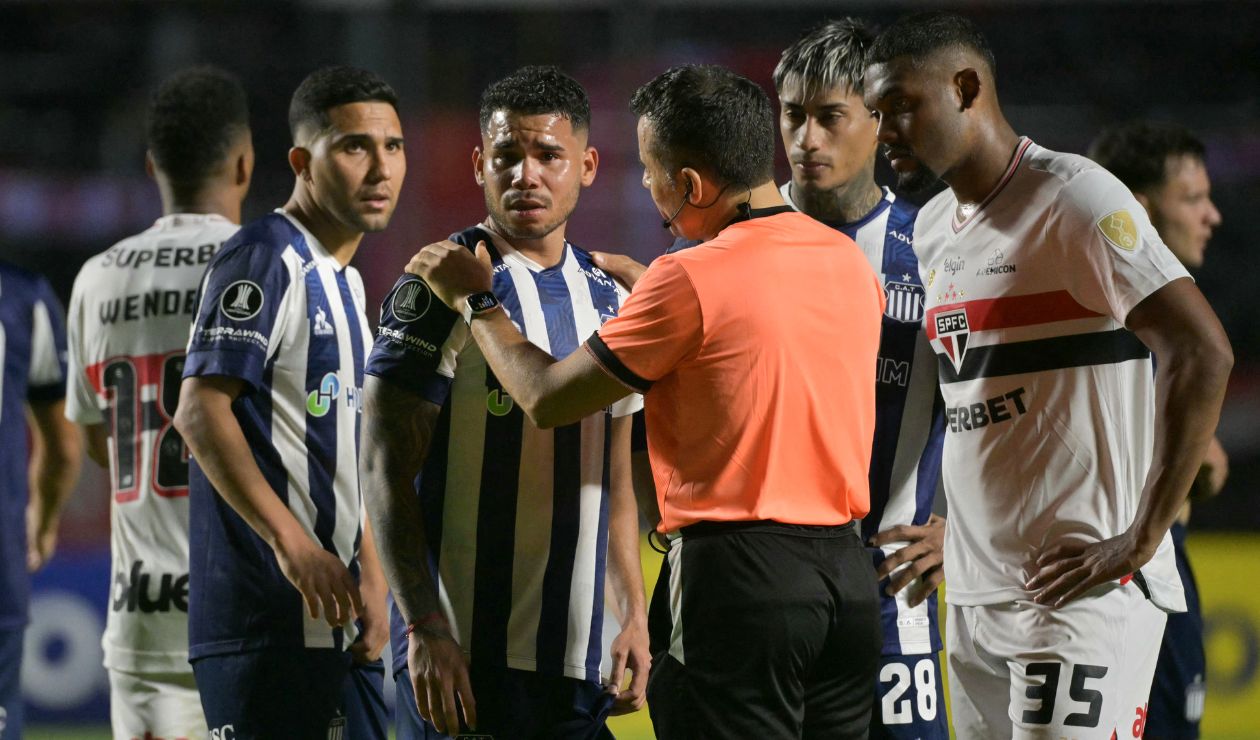 El jugador del taller lloró después del caso de Ksenophobia contra Sao Paulo