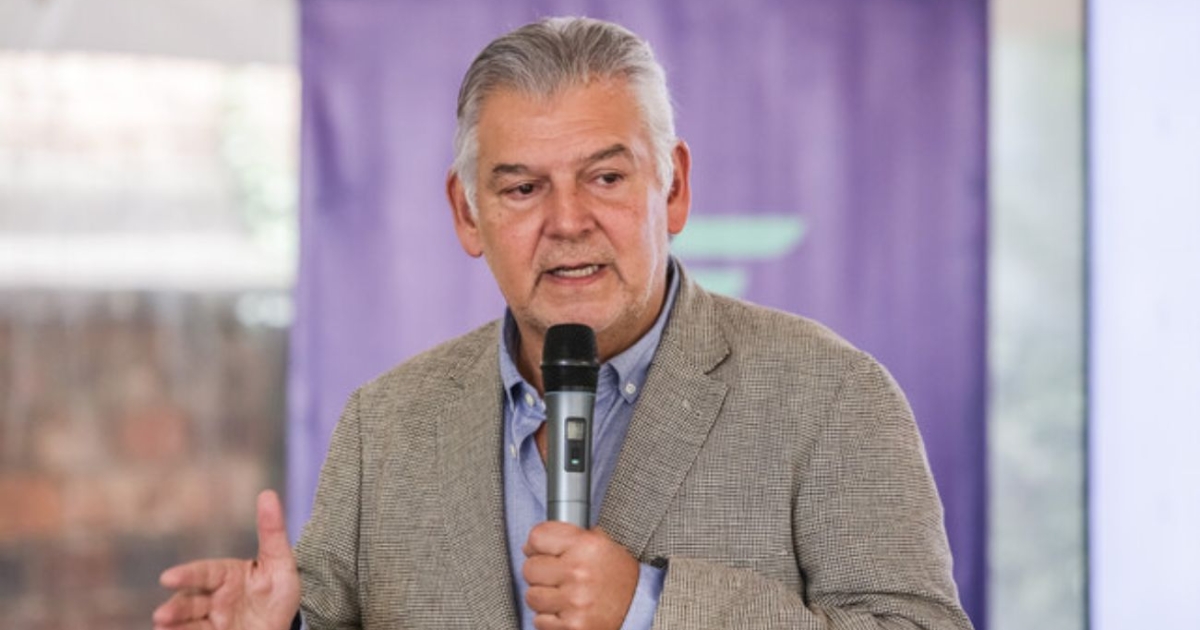 En el régimen de Peter, se le ha prohibido estar en desacuerdo