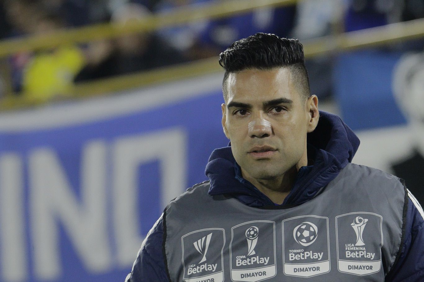 Lanzamiento de dardos después de la sanción de Álvaro Montero