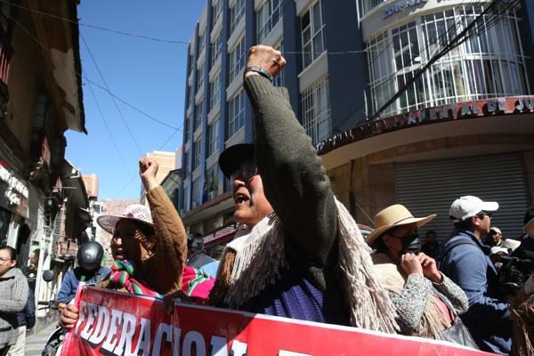 Aquí están los manifestantes de los partidarios de Moori en La Paz para exigir la renuncia del "Presidente del Traidor"
