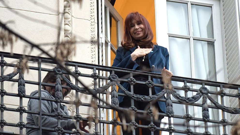 Cristina Fernández se quejó de las condiciones que la justicia impuso en las visitas