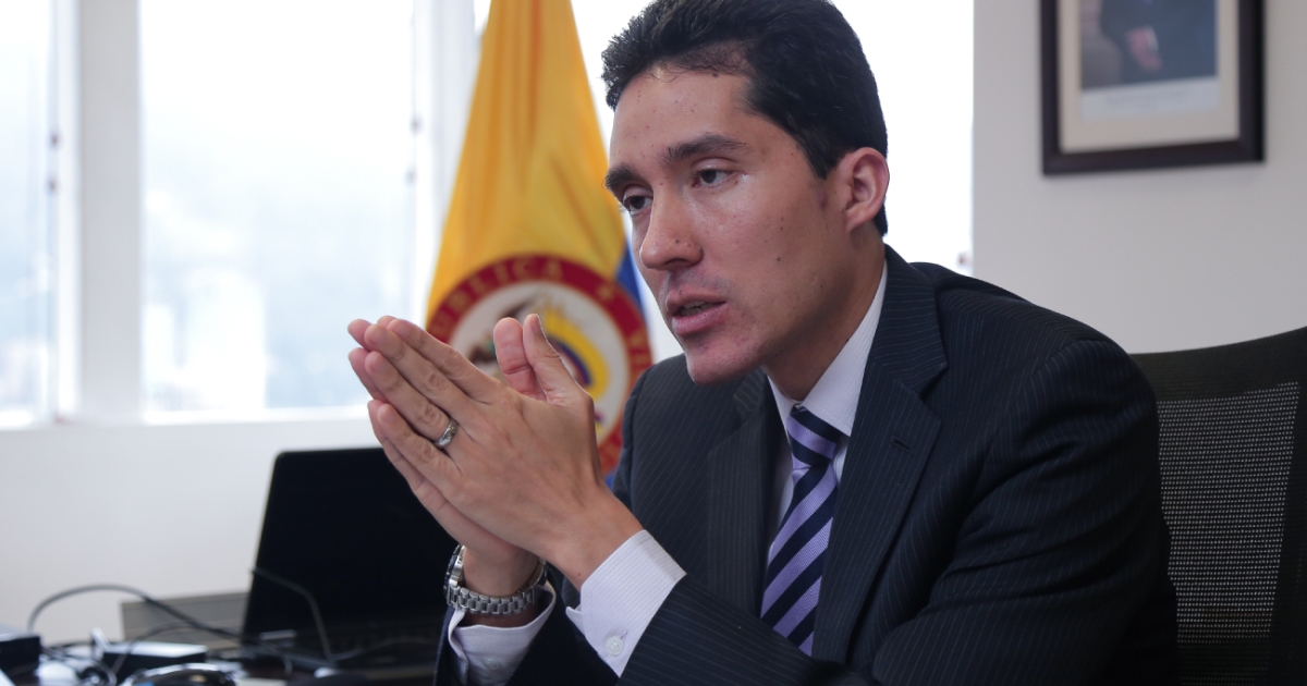 El gobierno no debe omitir una regla fiscal: Fedesarrollolo