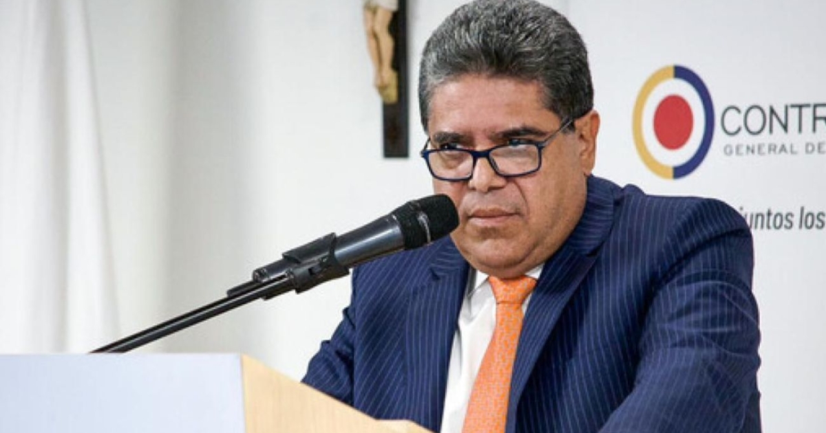 El supervisor muestra de antemano