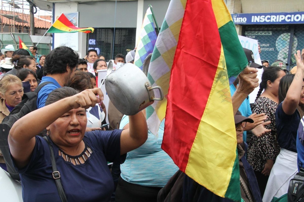 La entidad electoral evalúa a los candidatos para la elección en el medio del Evo Morales asociado con bloqueos
