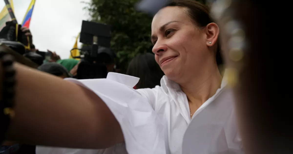 La esposa de Miguel Uribe te invita a rezar por tus padres