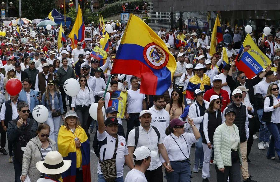 Los colombianos hicieron la "marcha de silencio" para exigir el fin de la violencia