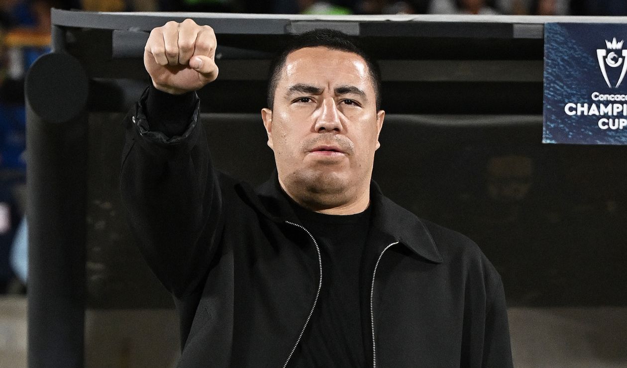 Pumas de Ephraín Juárez firmaría una defensa que requiere Colombia