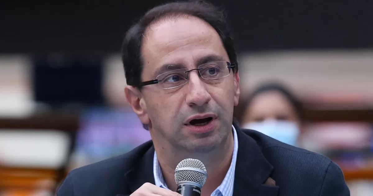 RESTREPO en un marco fiscal de tamaño mediano: "Populismo"