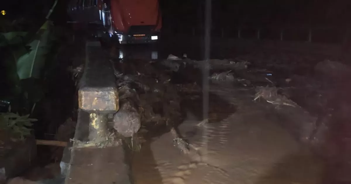 Situación de emergencia debido a la lluvia en las hojas ralladas y afectadas por las carreteras