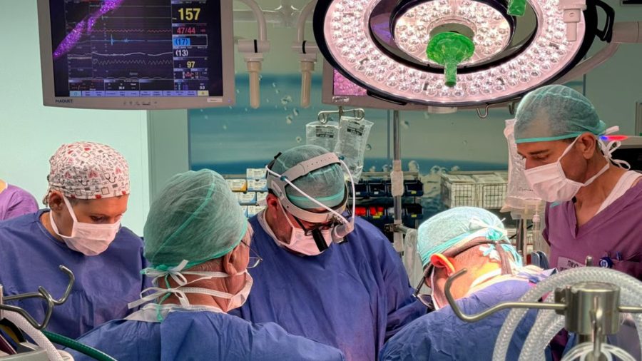 Trasplant un corazón artificial completo por primera vez en Israel