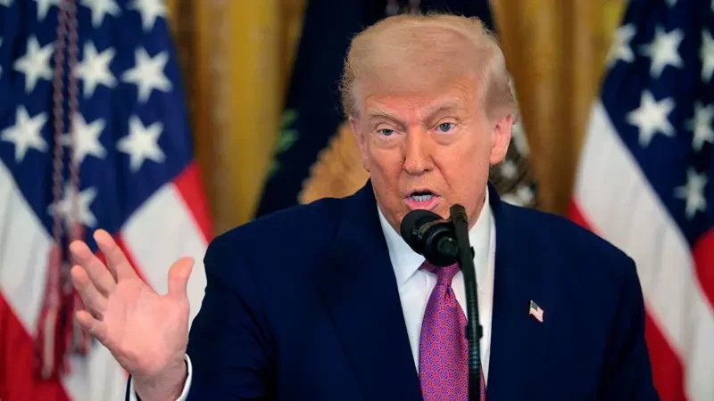 Trump advierte a Irán que si nos ataca se irá