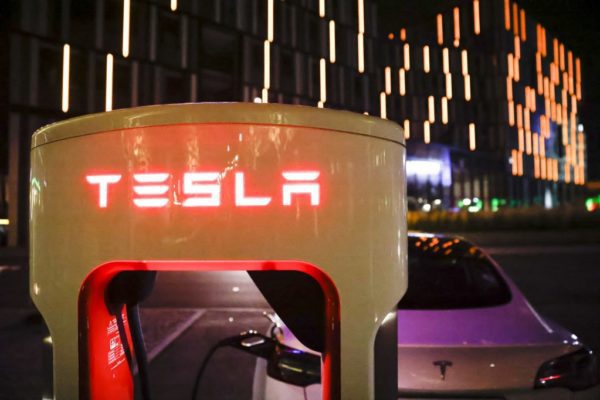 Trump planea vender a Tesla que compró el almizcle, hacia la Casa Blanca.
