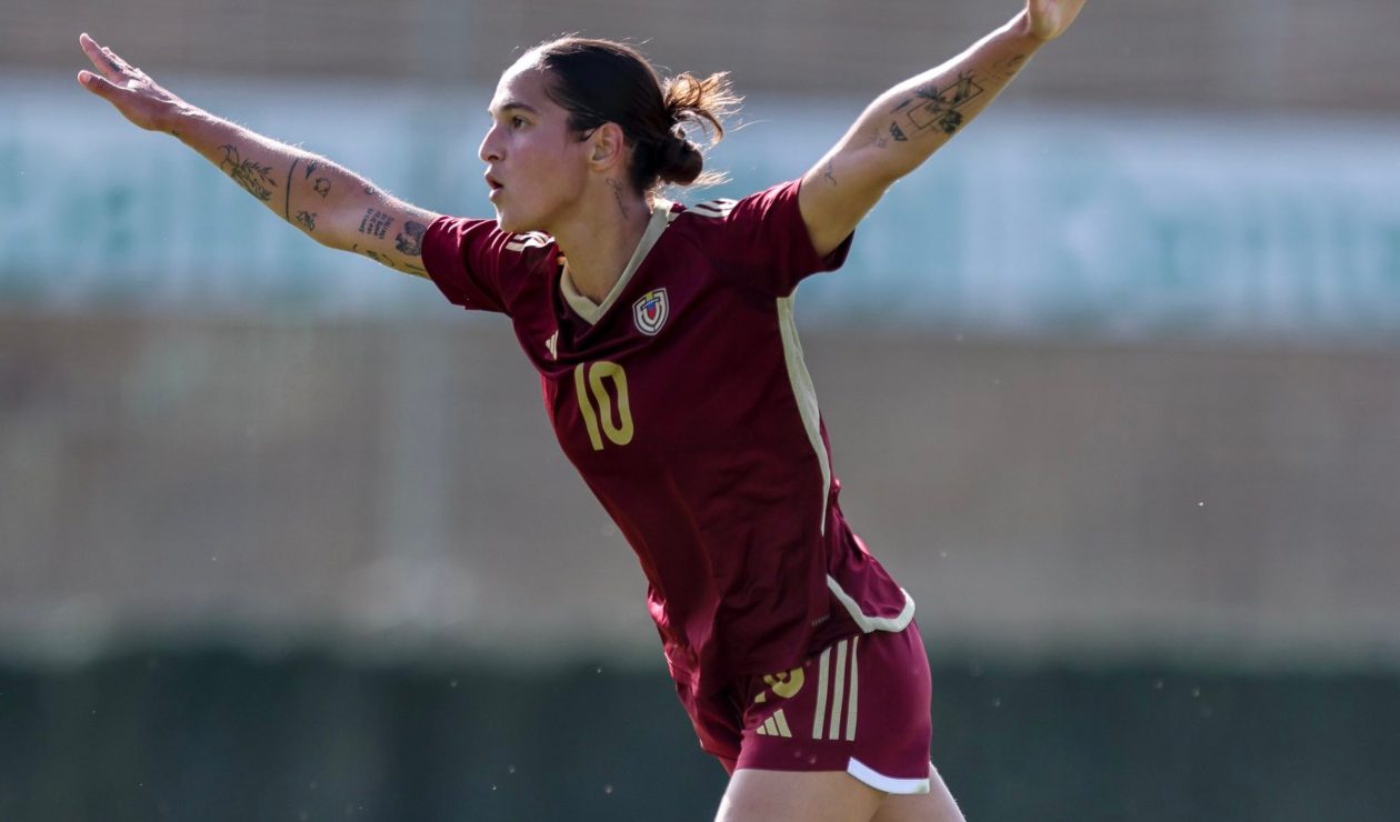 Venezuela; Llama a la copa femenina América; Decisión con Deyn