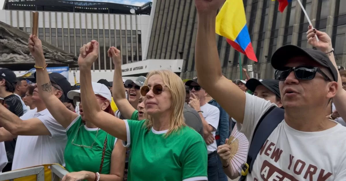 Antiqueños protesta contra Petro en Alpujarri, Medellín