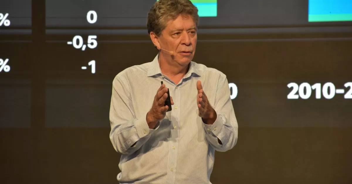 Bruce Mac Master ejecuta una advertencia de presupuesto 2026