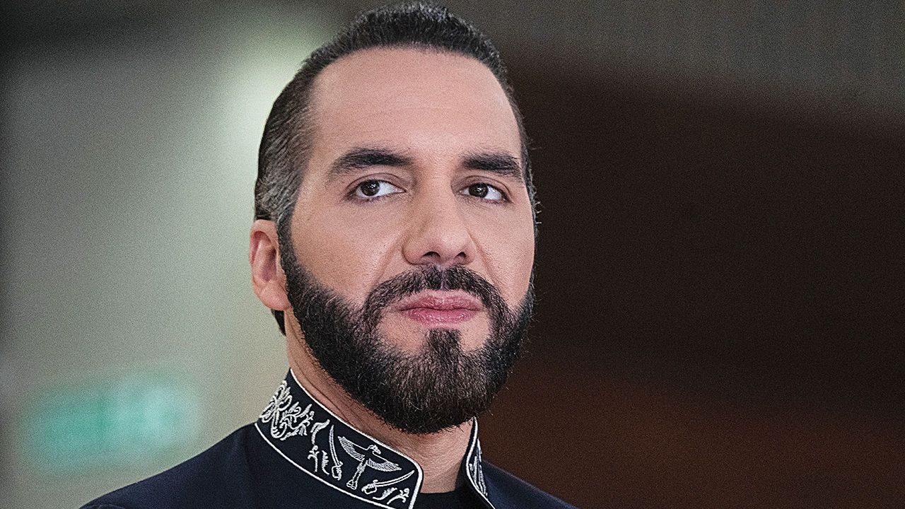 Bukele decoró al embajador que ayudó a "reparar" la relación de El Salvador con los Estados Unidos.