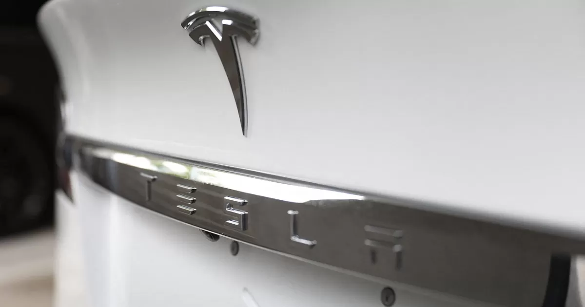 Cómo comprar acciones de Tesla en acciones de Colombia