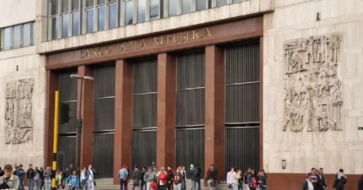 Deuda exterior $ 4,000 millones en abril