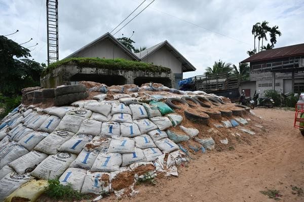 El conflicto entra en Tailandia, y Camboya deja a más de 140,000 evacuados