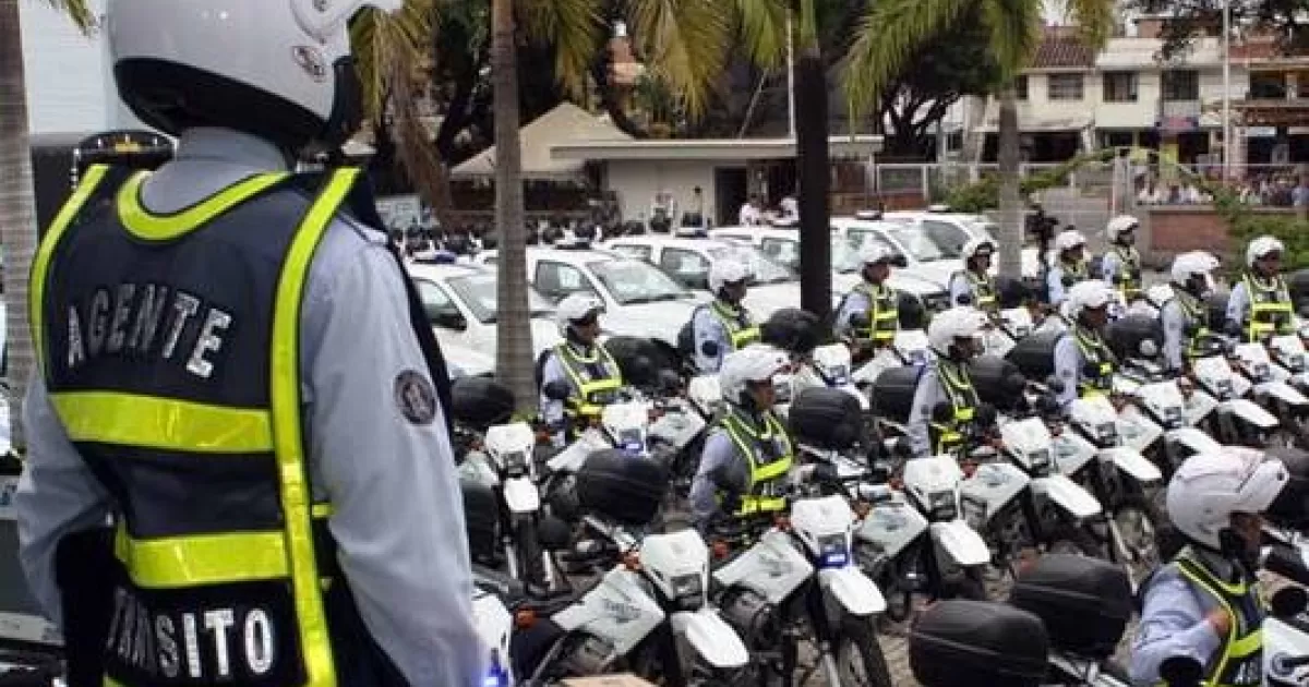 El delincuente intenta atacar a los agentes en Cali