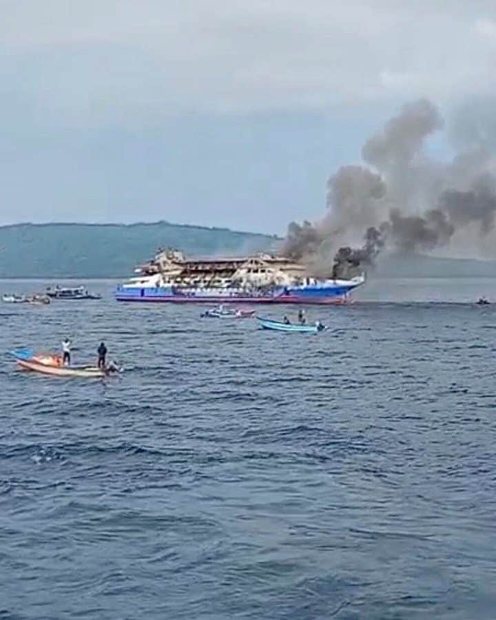 El fuego en Brod hace que cientos de pasajeros evacúen en Indonesia