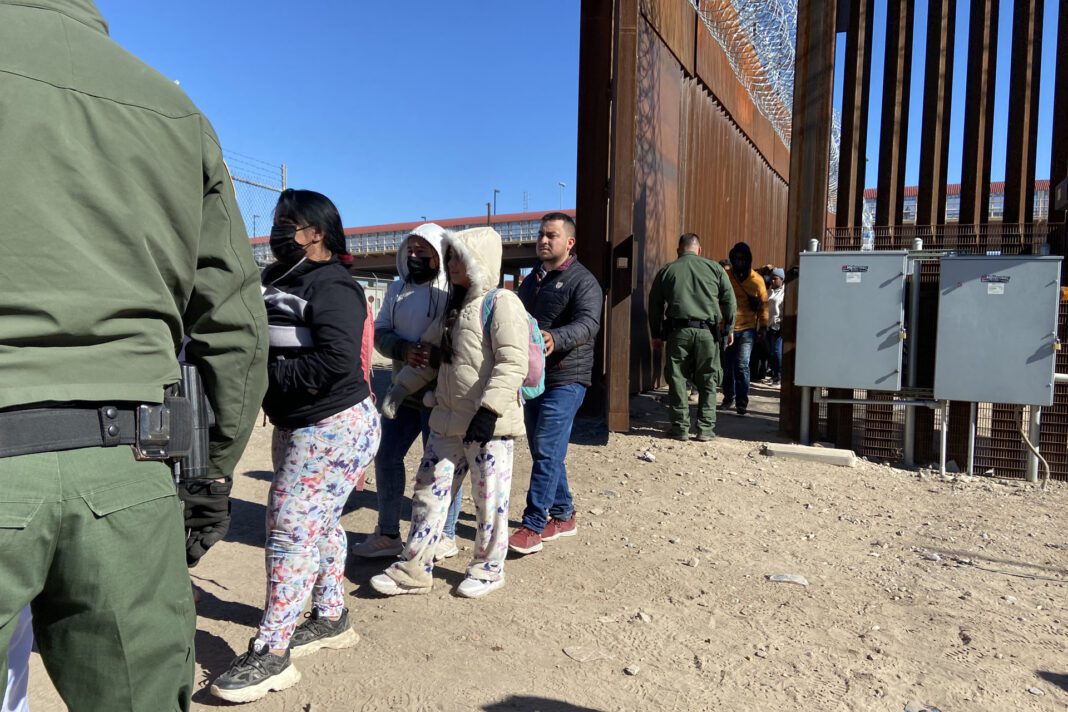 El juez no se contrae en contra de la prohibición de Donald Trump a buscar asilo en la frontera