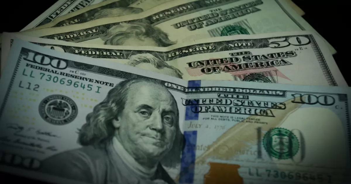 El precio de los dólares se está derrumbando en Colombia