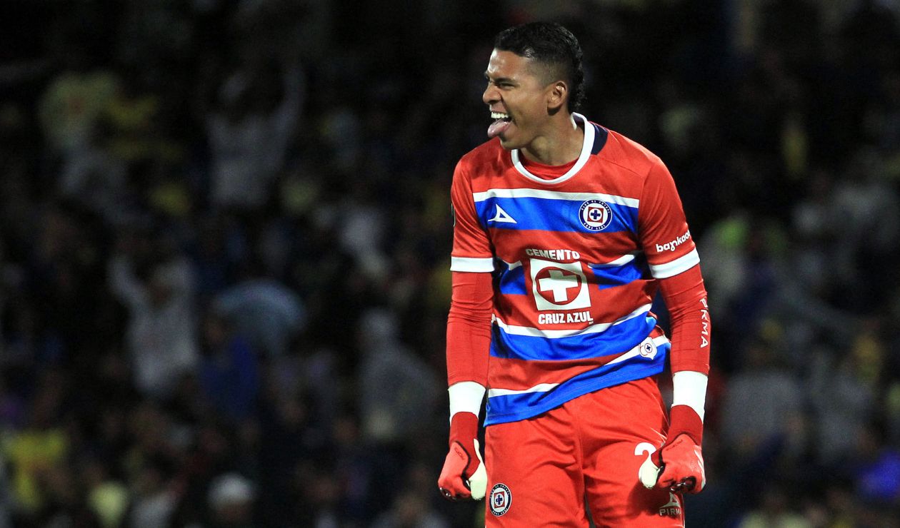 Larcamón, entrenador Cruz Azul, se dirigió a Kevin Mier: "No cambie"