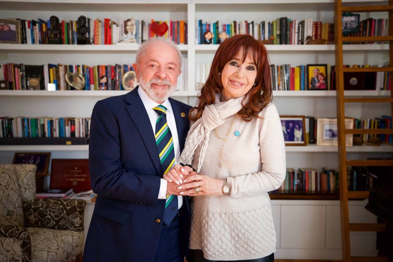 Lula alienta a Cristina Fernández a continuar su "lucha por la justicia" después de visitarla