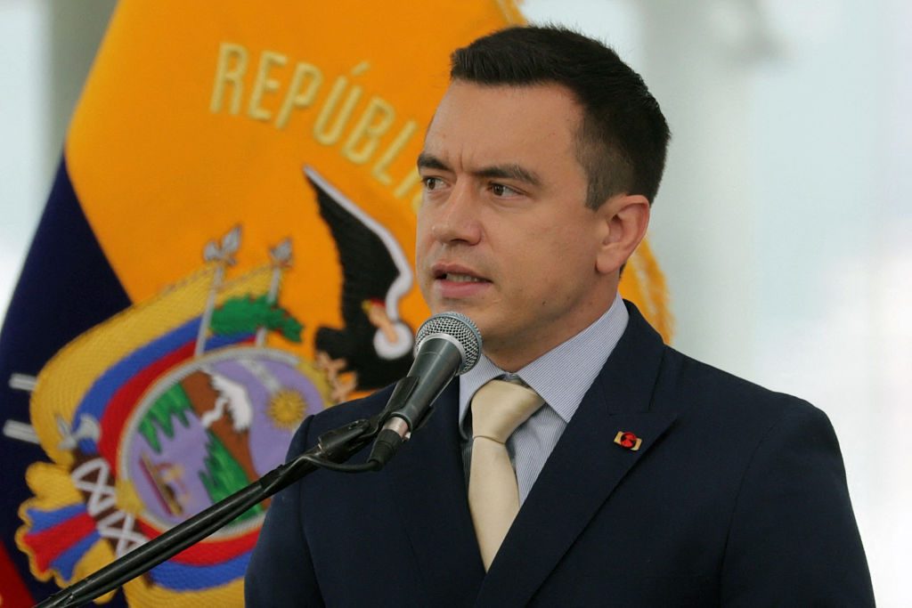 NEBOA reduce al gobierno de Ecuador de 20 a 14 ministerios y rechaza a 5,000 funcionarios