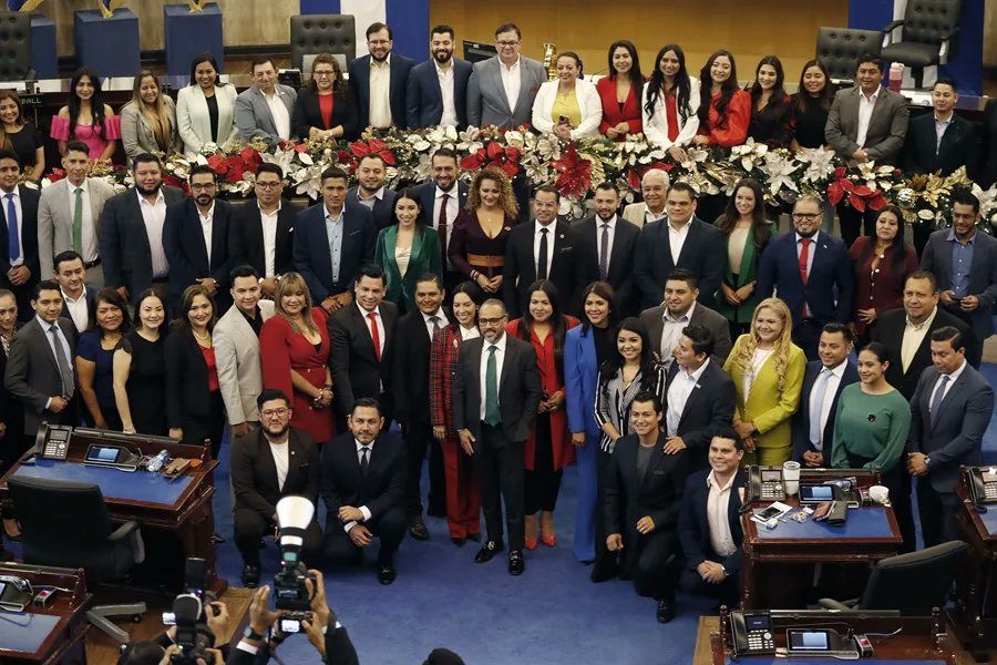 Proponen una reforma constitucional en El Salvador para permitir una exhibición presidencial indefinida